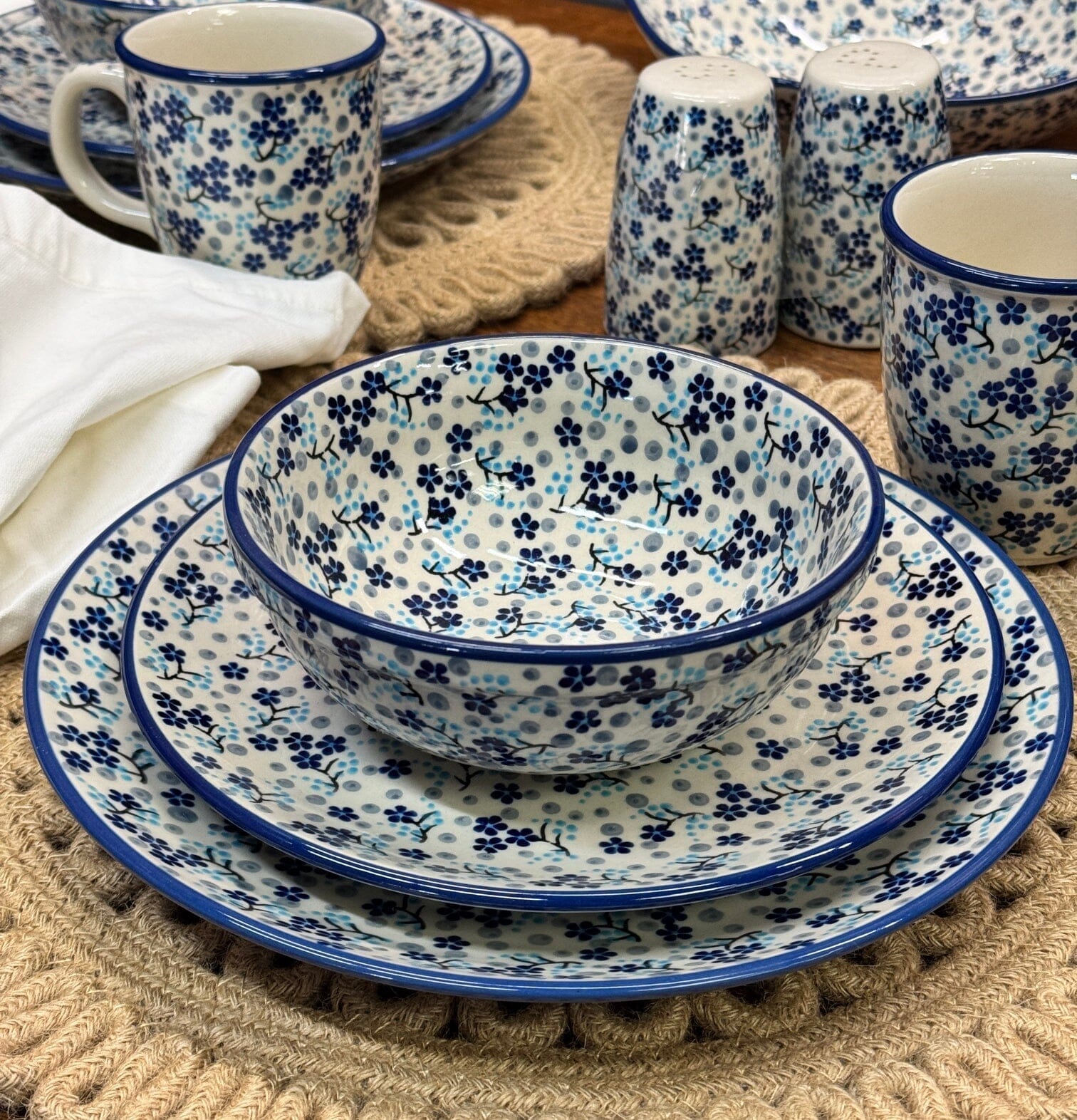 Plate, Round, Dinner, 10" in "Scattered Blues" by Manufaktura | T132S-AS45 - Image 2