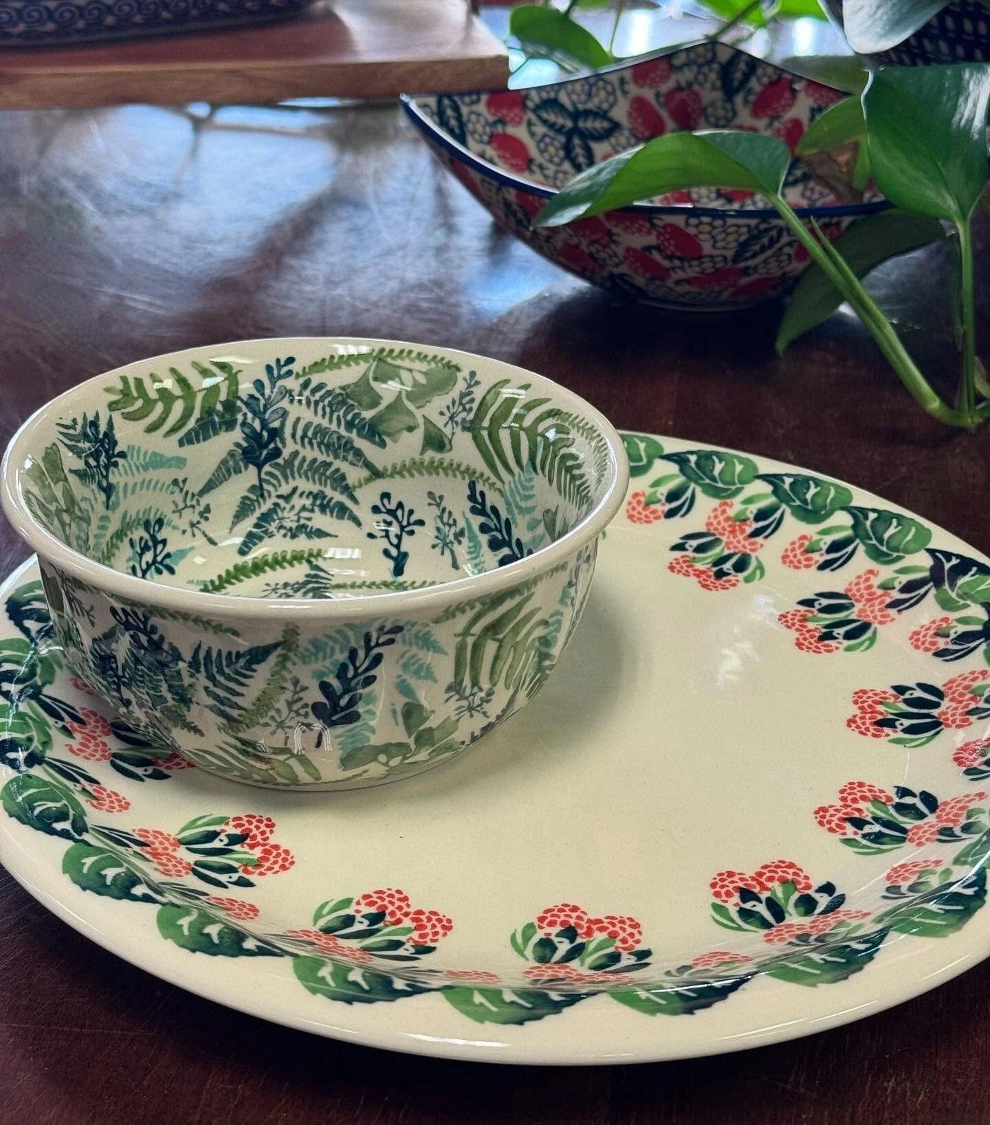 Bowl, Round, 5.5" in "Pink Poinsettia" by Manufaktura | M083S-PS14 - Image 3