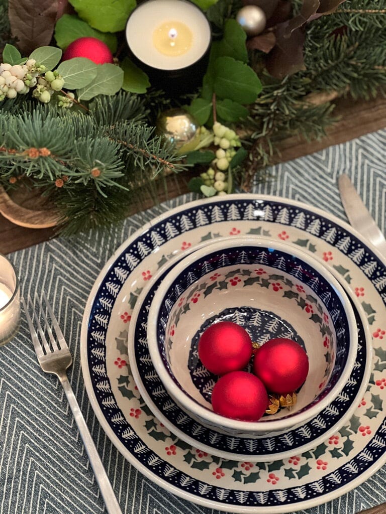 Plate, Round, Dinner, 10" in "Holly In Bloom" by Manufaktura | T132T-IN13 - Image 2